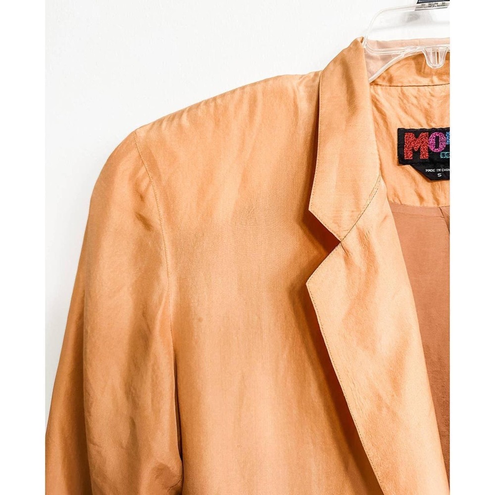 Vintage Silk 80s Blazer with exaggerated shoulders - Picture 6 of 7